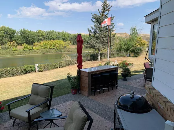 121 7 ST W, Drumheller, AB T0J 0Y3
