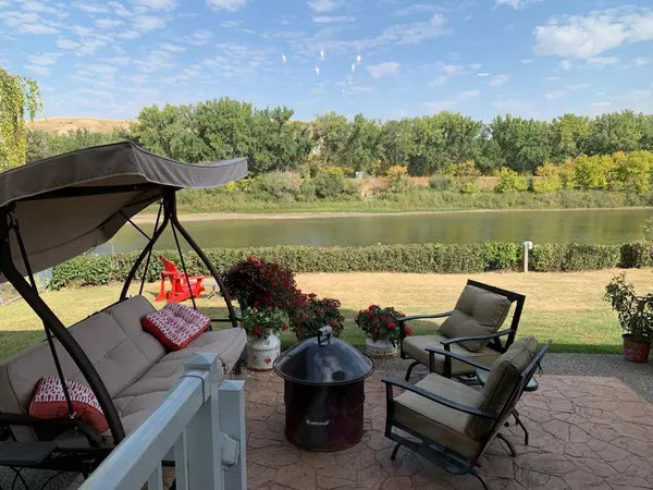 121 7 ST W, Drumheller, AB T0J 0Y3