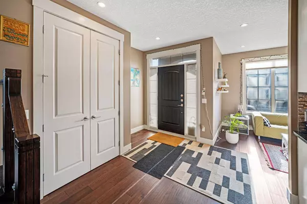 4410 17 AVE NW, Calgary, AB T3B 0N8