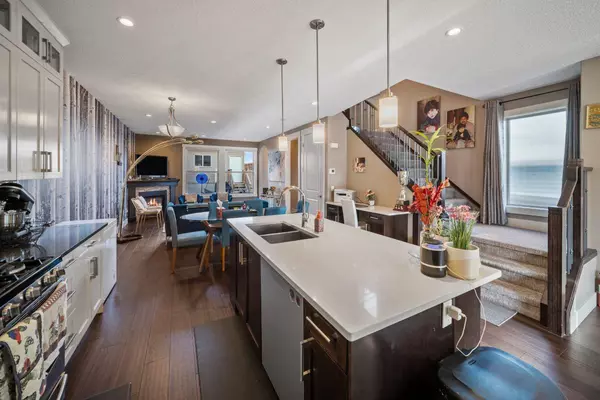 4410 17 AVE NW, Calgary, AB T3B 0N8