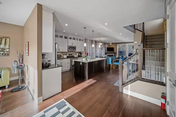 4410 17 AVE NW, Calgary, AB T3B 0N8