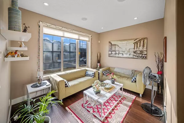 4410 17 AVE NW, Calgary, AB T3B 0N8