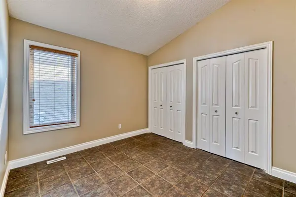180 Hidden Vale Close NW, Calgary, AB T3A 5C7