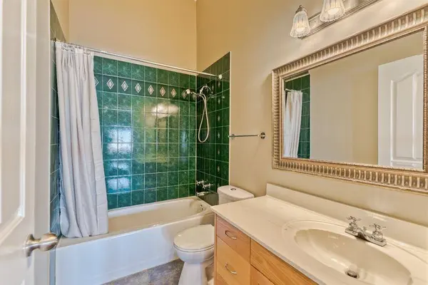 180 Hidden Vale Close NW, Calgary, AB T3A 5C7