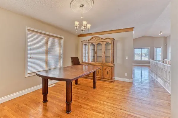 180 Hidden Vale Close NW, Calgary, AB T3A 5C7