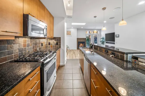 156 9 ST NE, Calgary, AB T2E 0P4