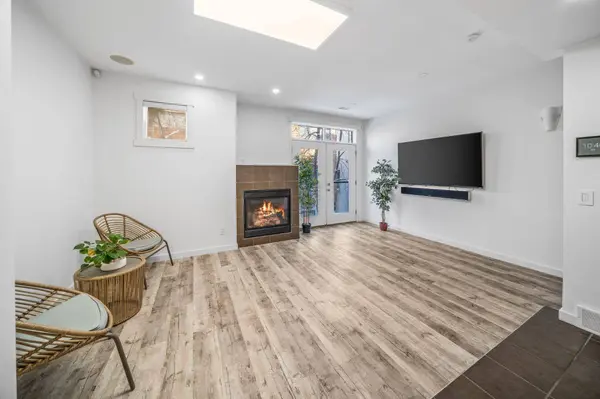 156 9 ST NE, Calgary, AB T2E 0P4