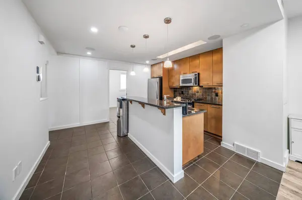 156 9 ST NE, Calgary, AB T2E 0P4