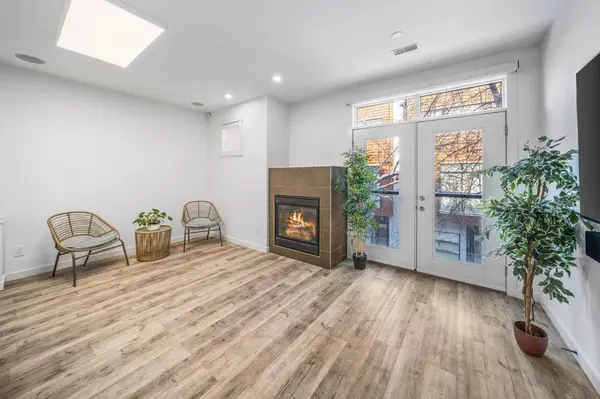 156 9 ST NE, Calgary, AB T2E 0P4