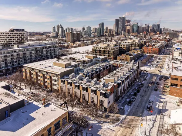 156 9 ST NE, Calgary, AB T2E 0P4