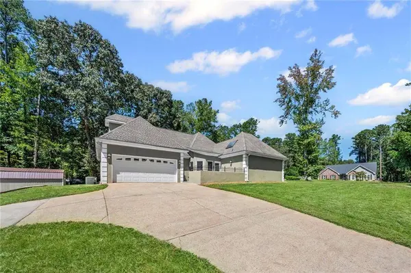 75 Tomahawk DR, Sharpsburg, GA 30277