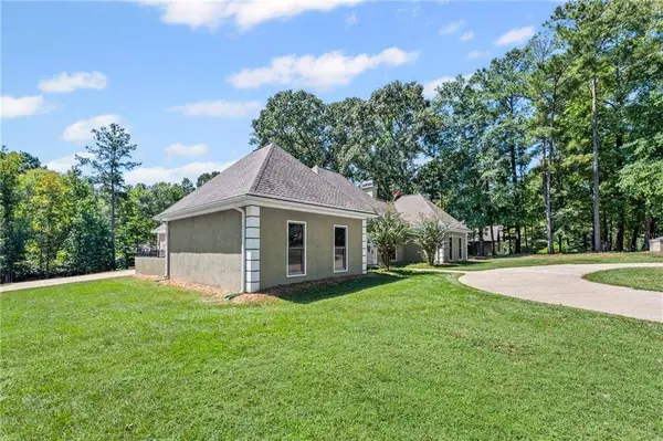 75 Tomahawk DR, Sharpsburg, GA 30277