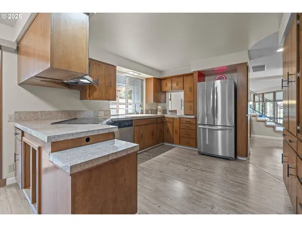 2012 E HAWORTH AVE, Newberg, OR 97132