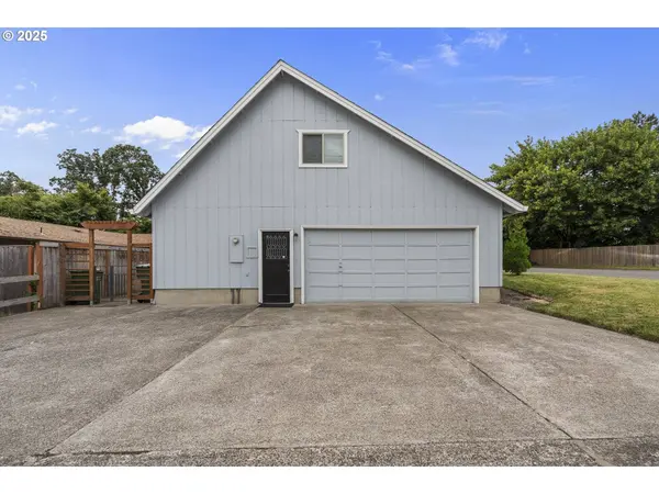 2012 E HAWORTH AVE, Newberg, OR 97132