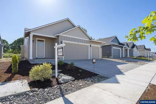 714 Tigerlily St, Silverton, OR 97381