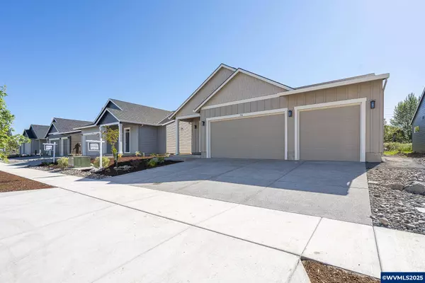 714 Tigerlily St, Silverton, OR 97381