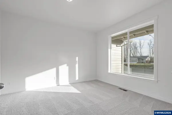 673 Parker Lp, Silverton, OR 97381