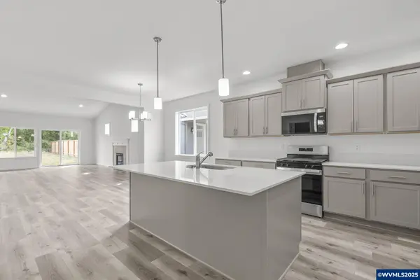 702 Tigerlily St, Silverton, OR 97381