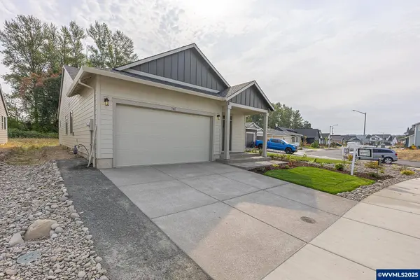 702 Tigerlily St, Silverton, OR 97381