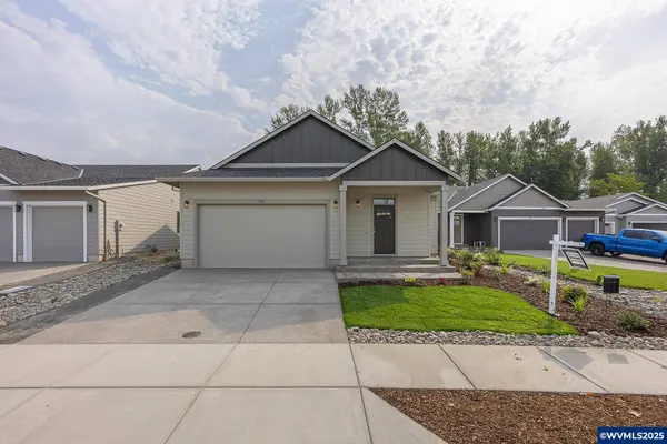 702 Tigerlily St, Silverton, OR 97381