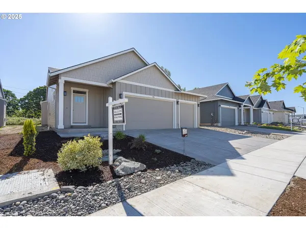 714 Tigerlily ST, Silverton, OR 97381
