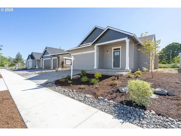 718 Tigerlily ST, Silverton, OR 97381