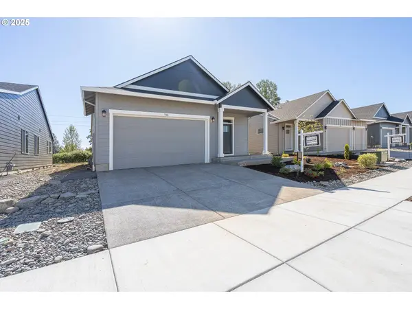 718 Tigerlily ST, Silverton, OR 97381