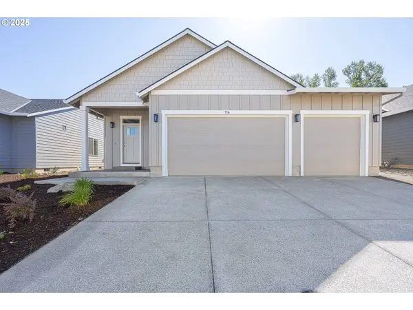 714 Tigerlily ST, Silverton, OR 97381