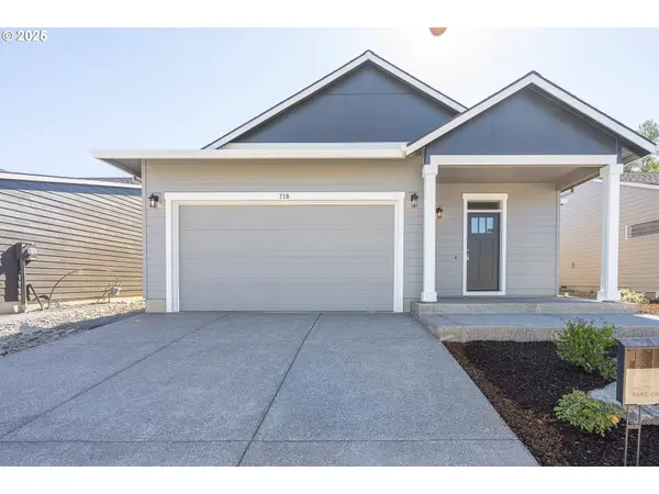 718 Tigerlily ST, Silverton, OR 97381