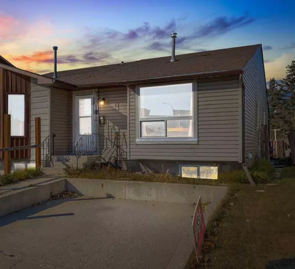 7 Castleridge WAY NE, Calgary, AB T3J 1P8