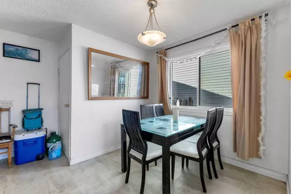 7 Castleridge WAY NE, Calgary, AB T3J 1P8