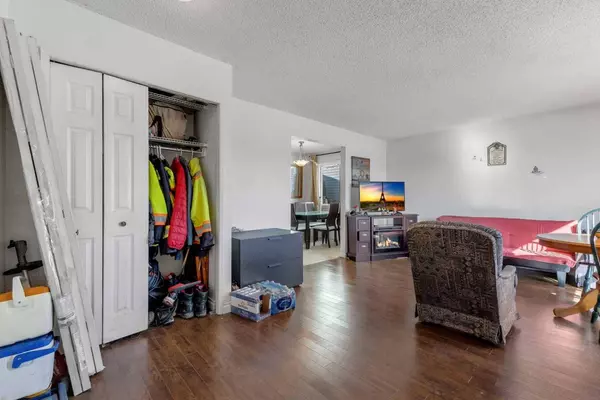 7 Castleridge WAY NE, Calgary, AB T3J 1P8