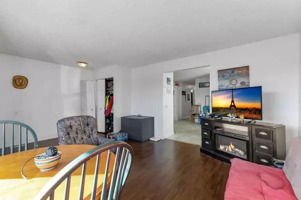 7 Castleridge WAY NE, Calgary, AB T3J 1P8