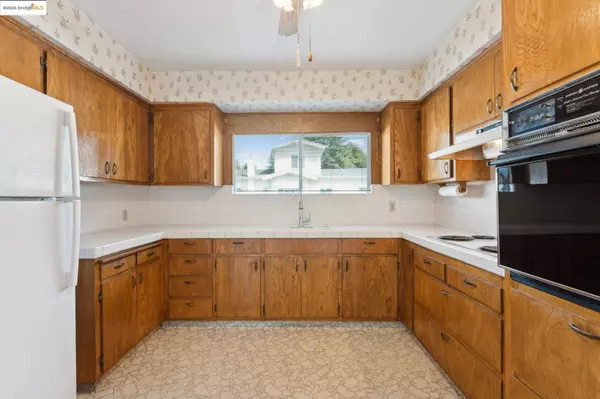 1605 Pomona St, Crockett, CA 94525