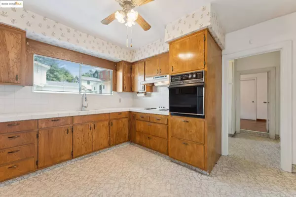 1605 Pomona St, Crockett, CA 94525