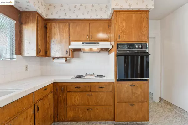 1605 Pomona St, Crockett, CA 94525