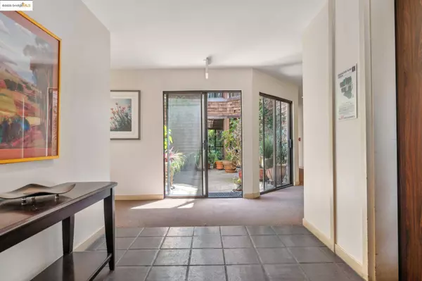 742 Wesley Way #3E, Oakland, CA 94610