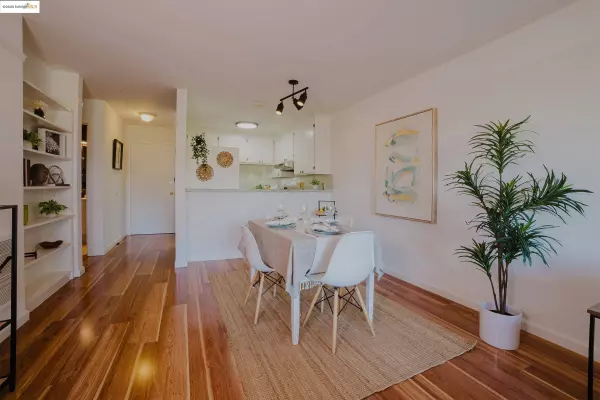 696 Athol Ave #202, Oakland, CA 94610