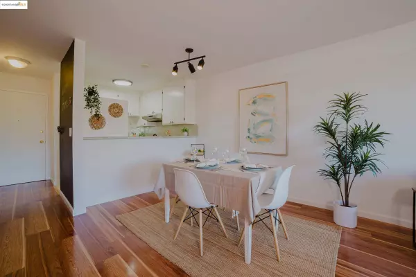 696 Athol Ave #202, Oakland, CA 94610