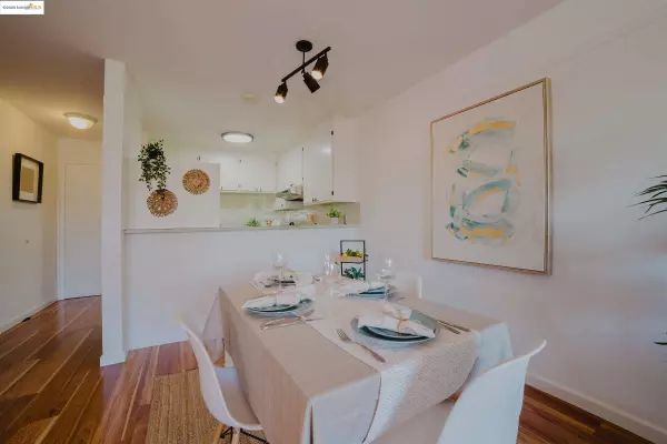 696 Athol Ave #202, Oakland, CA 94610