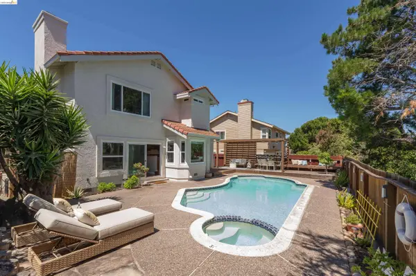 2137 Pheasant Dr, Hercules, CA 94547