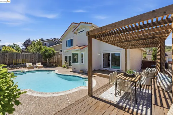 2137 Pheasant Dr, Hercules, CA 94547