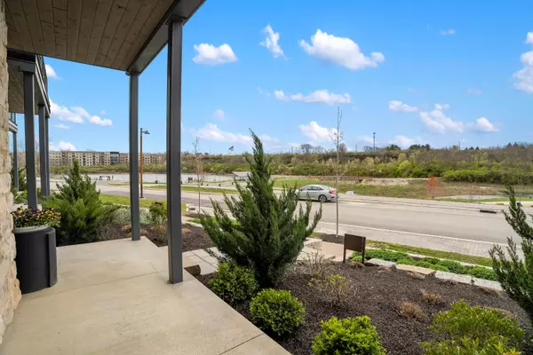 2288 Quarry Trails Drive, Columbus, OH 43228