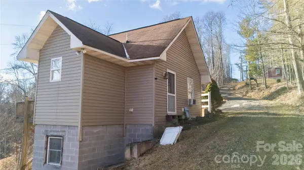 722 Union Hill Ridge RD, Green Mountain, NC 28740