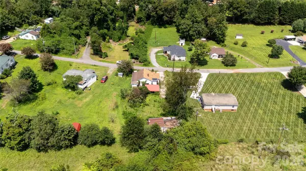1327 Boxwood PL NW, Lenoir, NC 28645