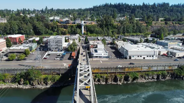 306 4th Ave, Oregon City, OR 97045-3148