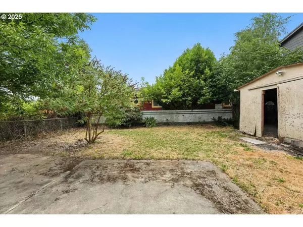 7618 SE CLAY ST, Portland, OR 97215