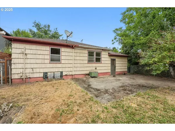 7618 SE CLAY ST, Portland, OR 97215