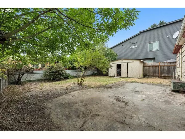 7618 SE CLAY ST, Portland, OR 97215