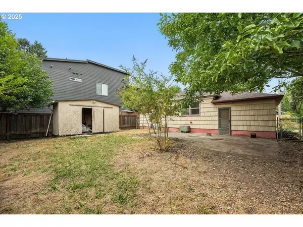 7618 SE CLAY ST, Portland, OR 97215